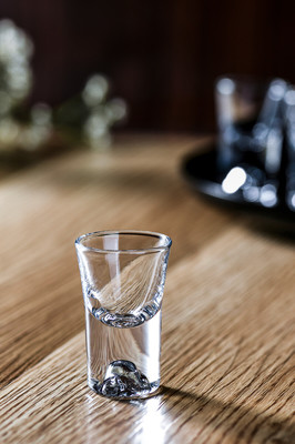 白酒杯里缺的，豈止是酒